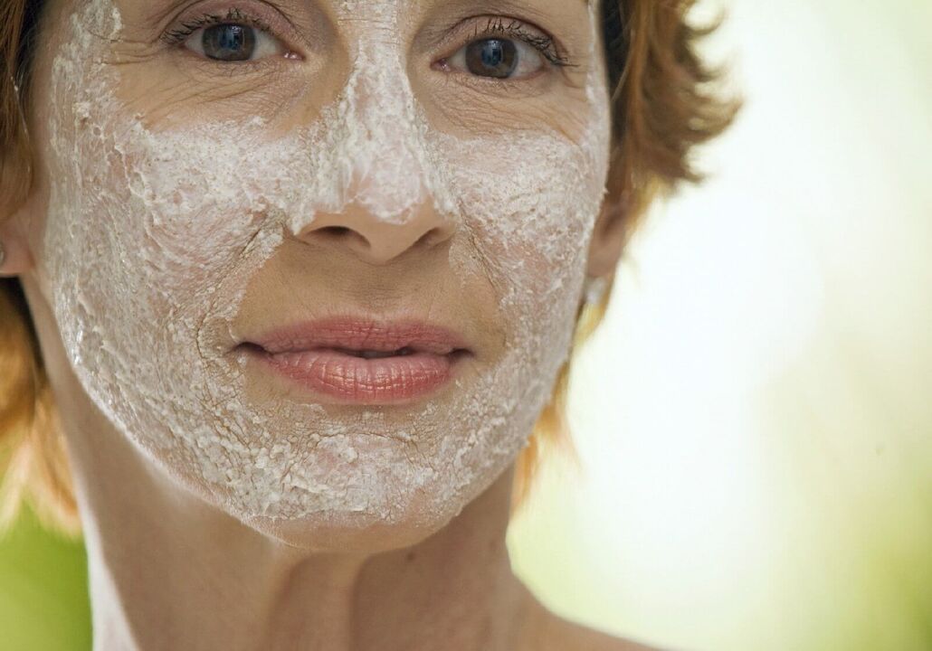 Masque rajeunissant pour la peau du visage à partir de 50 ans