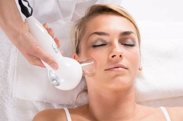Une procédure de massage sous vide aidera à nettoyer la peau du visage et à lisser les rides. 